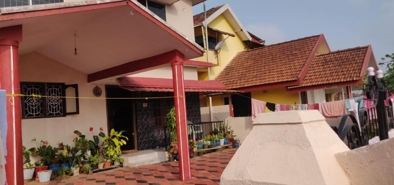 Giri'S Homestay Madikeri Buitenkant foto