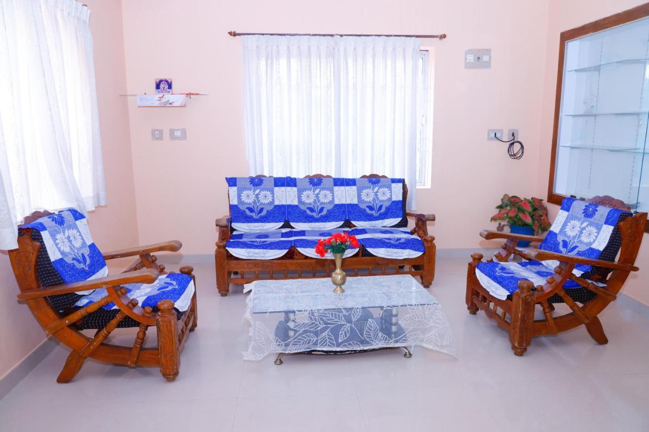 Giri'S Homestay Madikeri Buitenkant foto