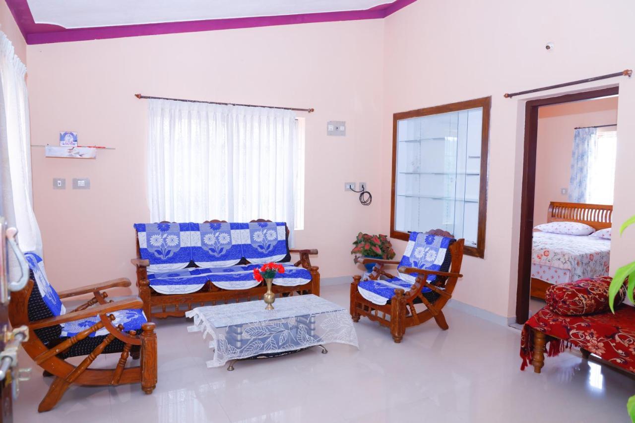 Giri'S Homestay Madikeri Buitenkant foto