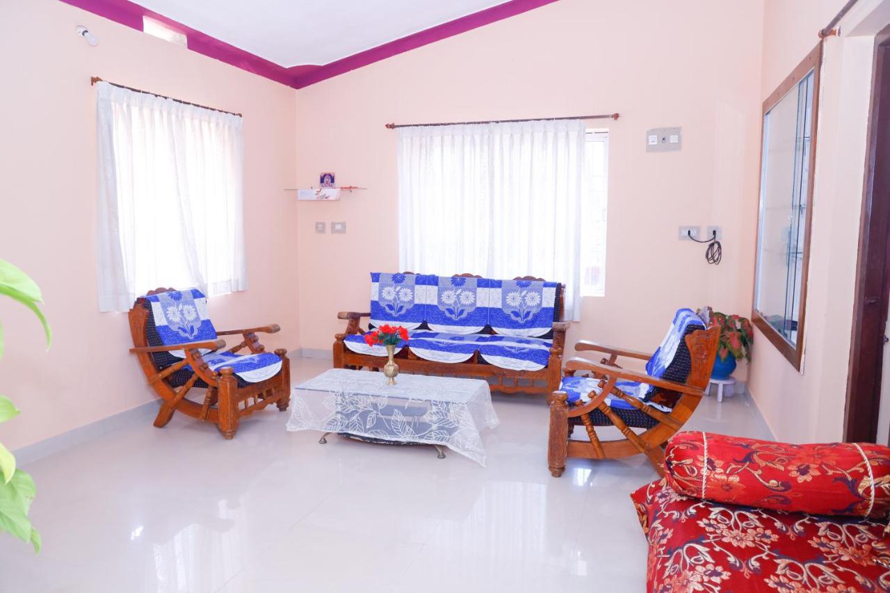 Giri'S Homestay Madikeri Buitenkant foto