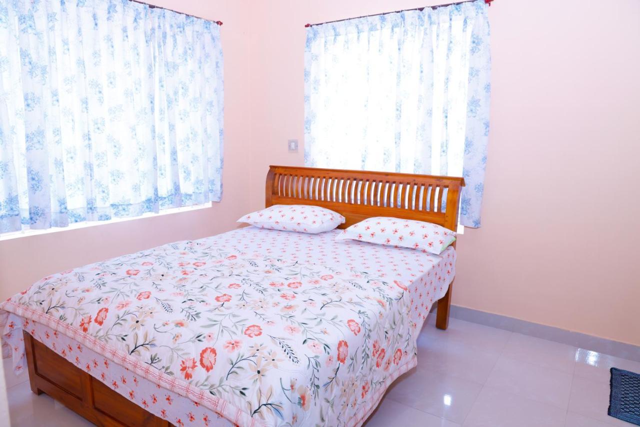 Giri'S Homestay Madikeri Buitenkant foto