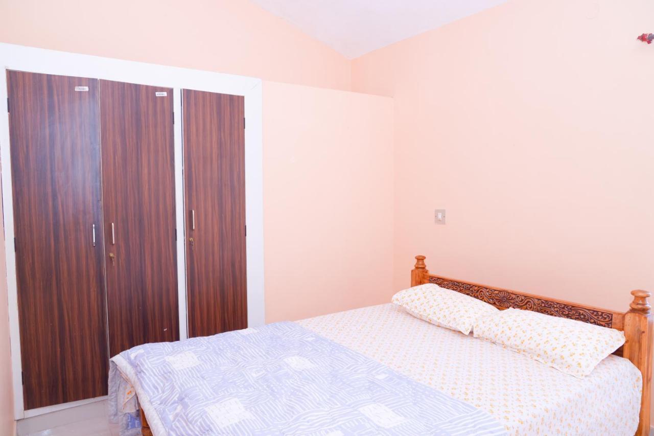 Giri'S Homestay Madikeri Buitenkant foto