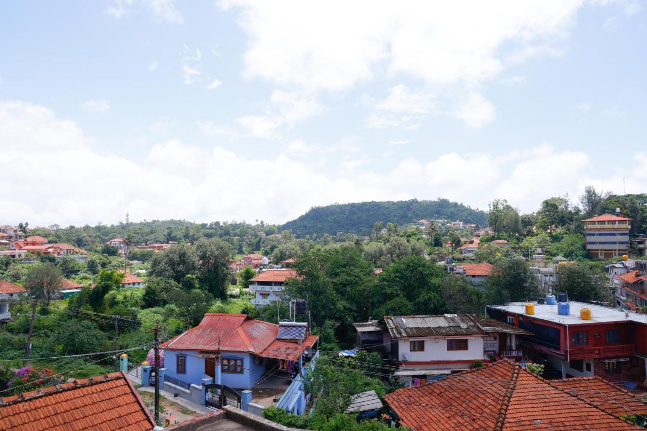 Giri'S Homestay Madikeri Buitenkant foto