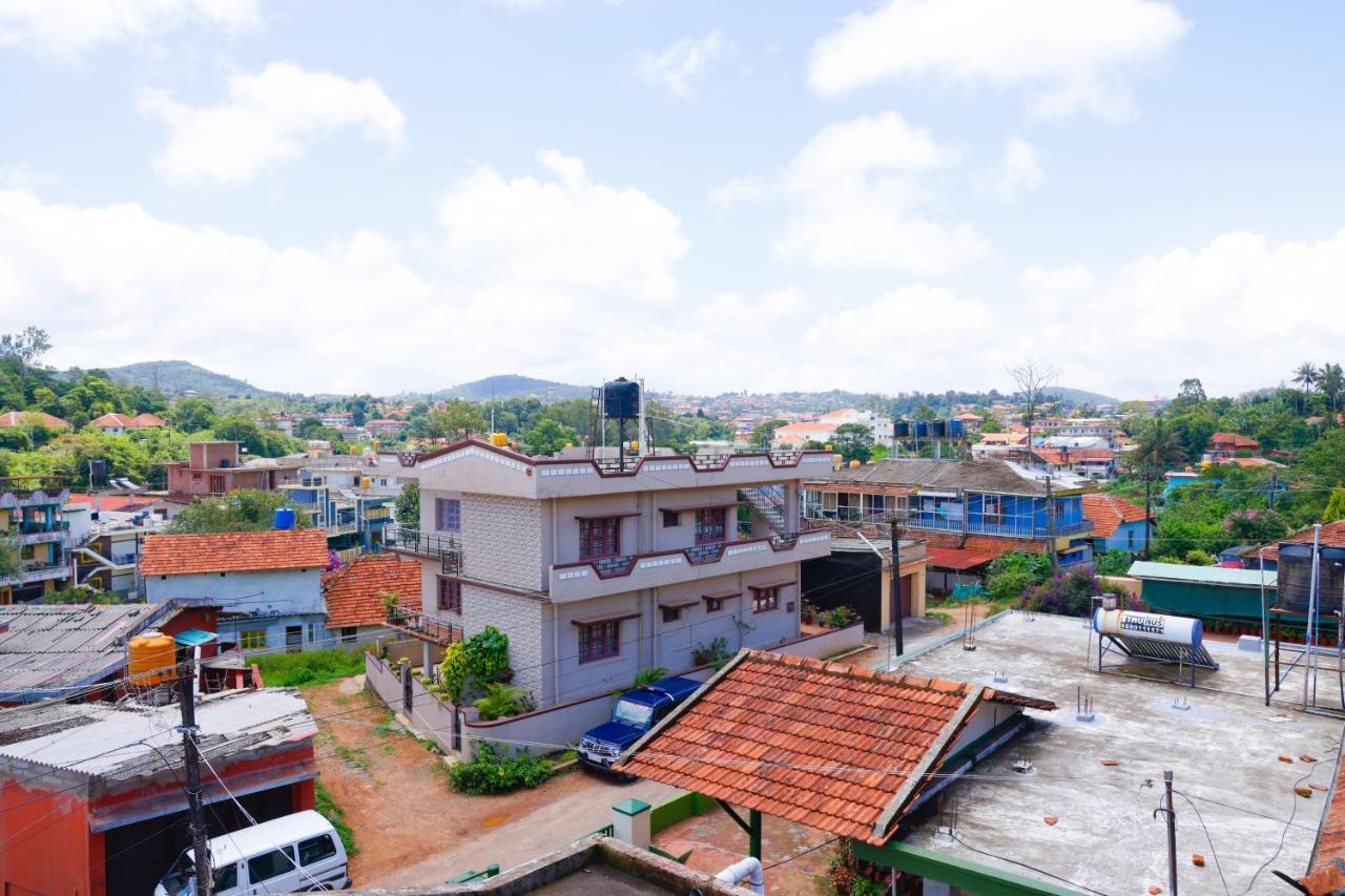 Giri'S Homestay Madikeri Buitenkant foto